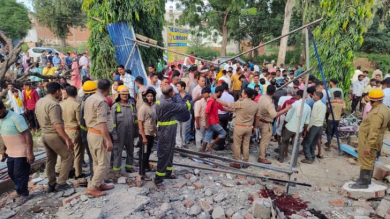 बम या गैस सिलेंडर? फर्रुखाबाद कोचिंग क्लास में विस्फोट से उड़ गई छत, दो की मौत और 7 घायल