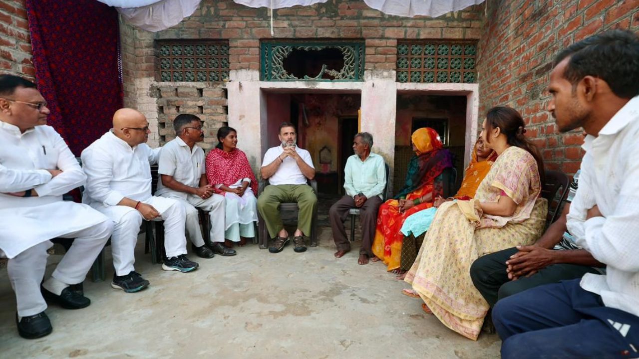 राहुल गांधी ने हरिओम वाल्मीकि के परिवार से की मुलाकात, बोले- परिवार को डराया-धमाकाया गया…
