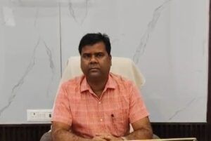 UP Crime: रायबरेली में ओवर लोड ट्रकों का पीछा कर रहे खनन अधिकारी पर हमला, मचा हड़कंप