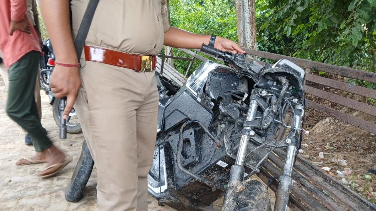 बदायूं में सड़क पर मौत का सफर, ट्रॉली की टक्कर से गई युवक की जान