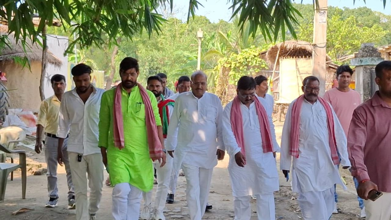दलित बस्ती पहुंचे पूर्व मंत्री सुशील कुमार टिबडेवाल
