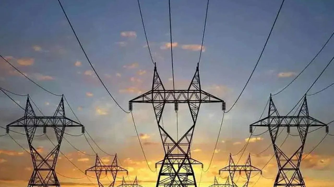 सोनभद्र में एसडीओ व जेई की लापरवाही से गई युवक की जान! परिजनों में मचा हंगामा; पढ़ें पूरा मामला