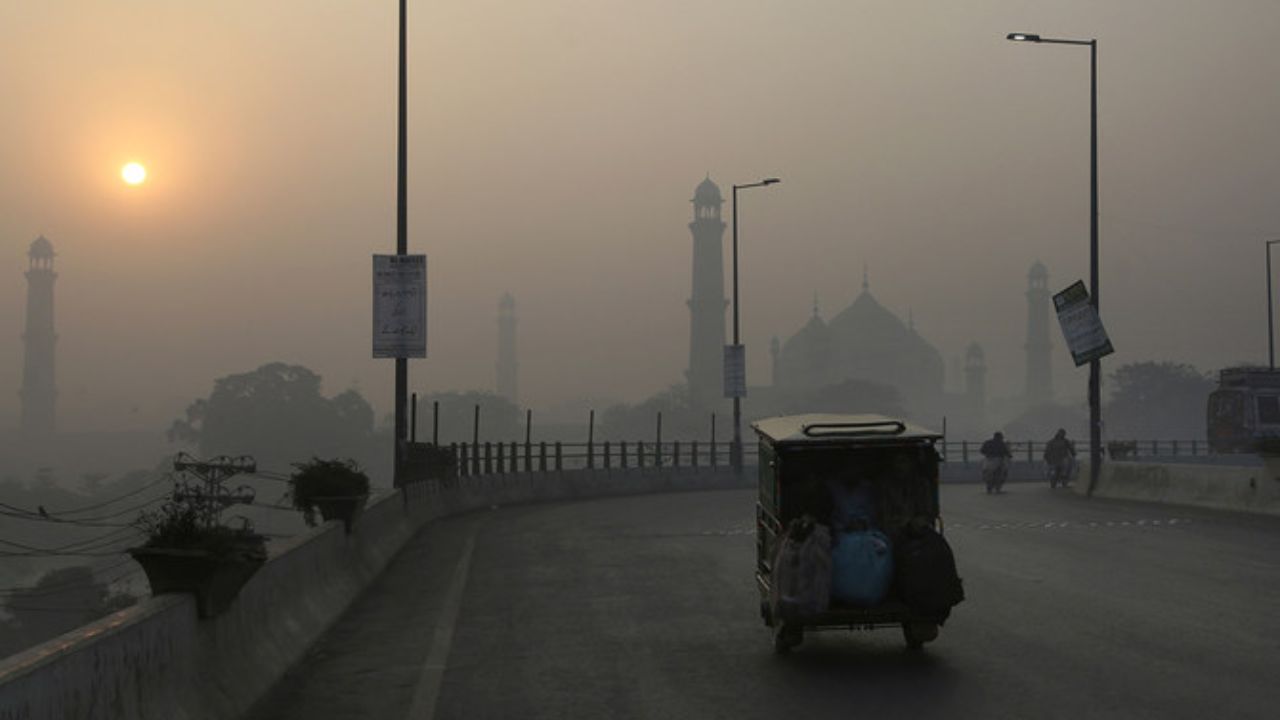 UP Weather Update: करवा चौथ पर सुबह और रात में महसूस होगी ठंडक, जानिए अगले दिनों का हाल