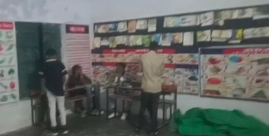 महराजगंज के विद्यालय में डीजे पर अश्लील डांस, वीडियो वायरल; शिक्षा विभाग ने दिया जांच के आदेश