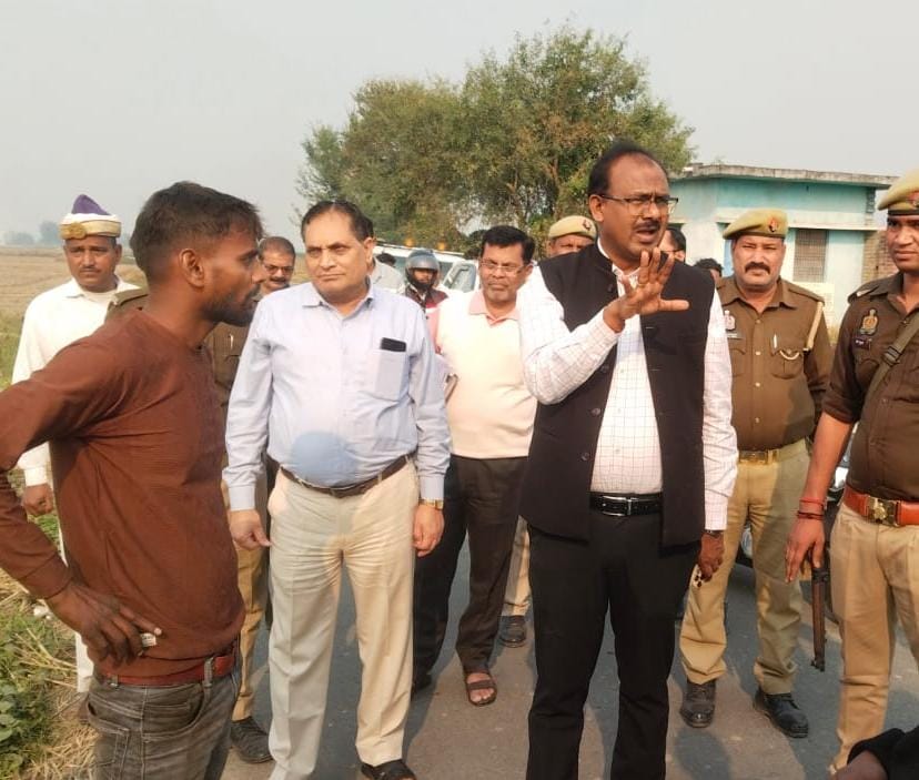 महराजगंज में डीएम सख्त, सभी SDM, कृषि उपनिदेशक, दर्जनभर थानेदार और कई ग्राम प्रधानों को नोटिस