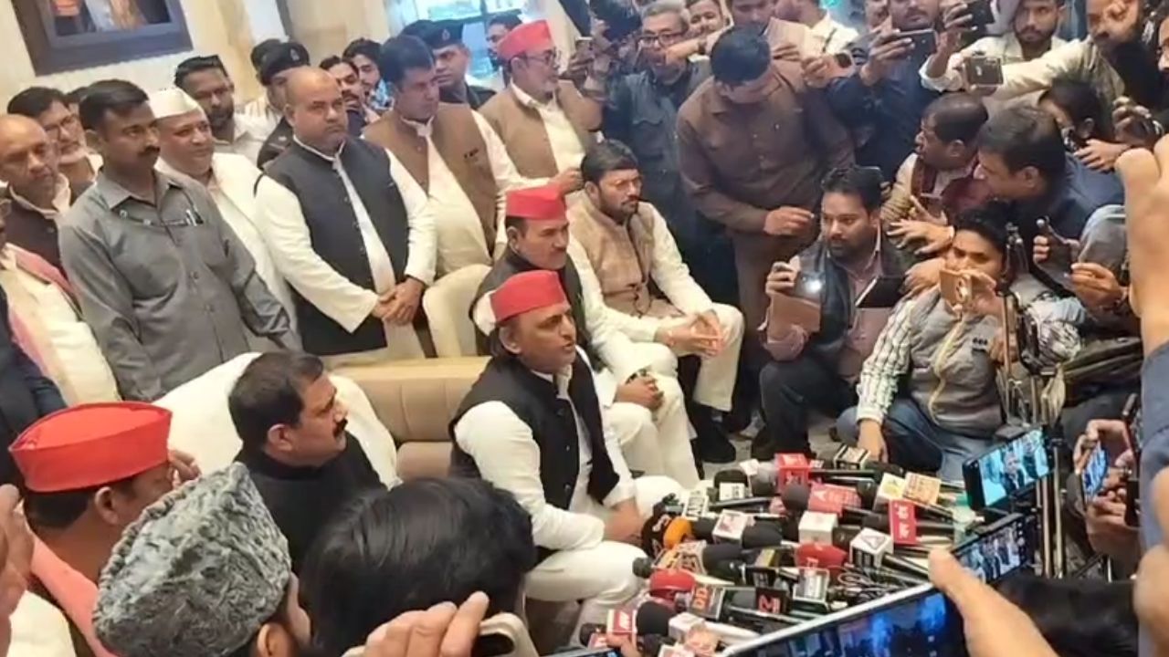 Akhilesh Yadav: बरेली में विपक्ष पर बरसे सपा प्रमुख अखिलेश यादव, कही ये बड़ी बात