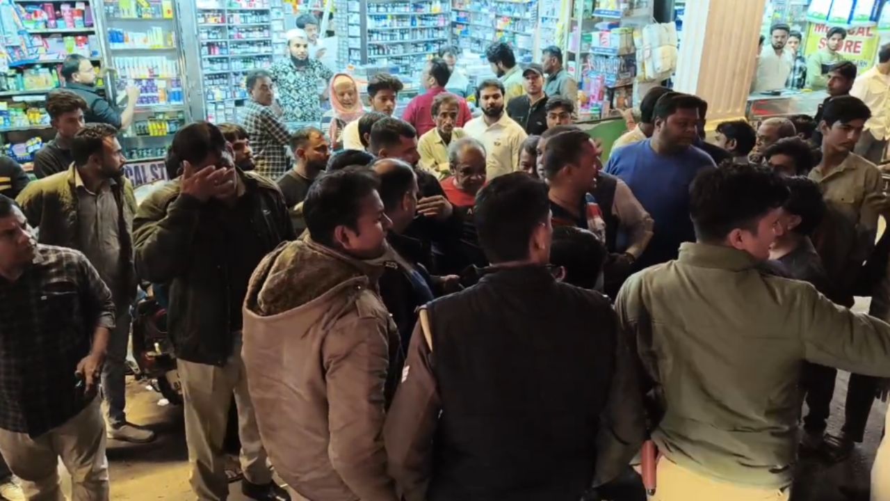 अलीगढ़ में दवा लेने गए बुजुर्ग पर अचानक हमला, इलाके में भारी तनाव; पुलिस तलाश में जुटी