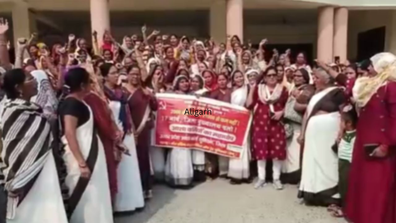 Aligarh: आशा कार्यकर्ताओं का हल्ला बोल, सरकार के सामने रखी ये मांगें