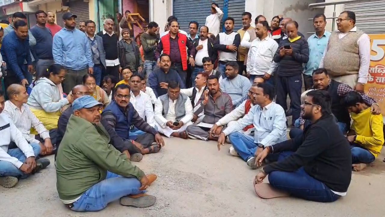 चंदौली हत्याकांड: विधायक के आवास पर बवाल, पुलिस और प्रशासन के खिलाफ उठे सवाल