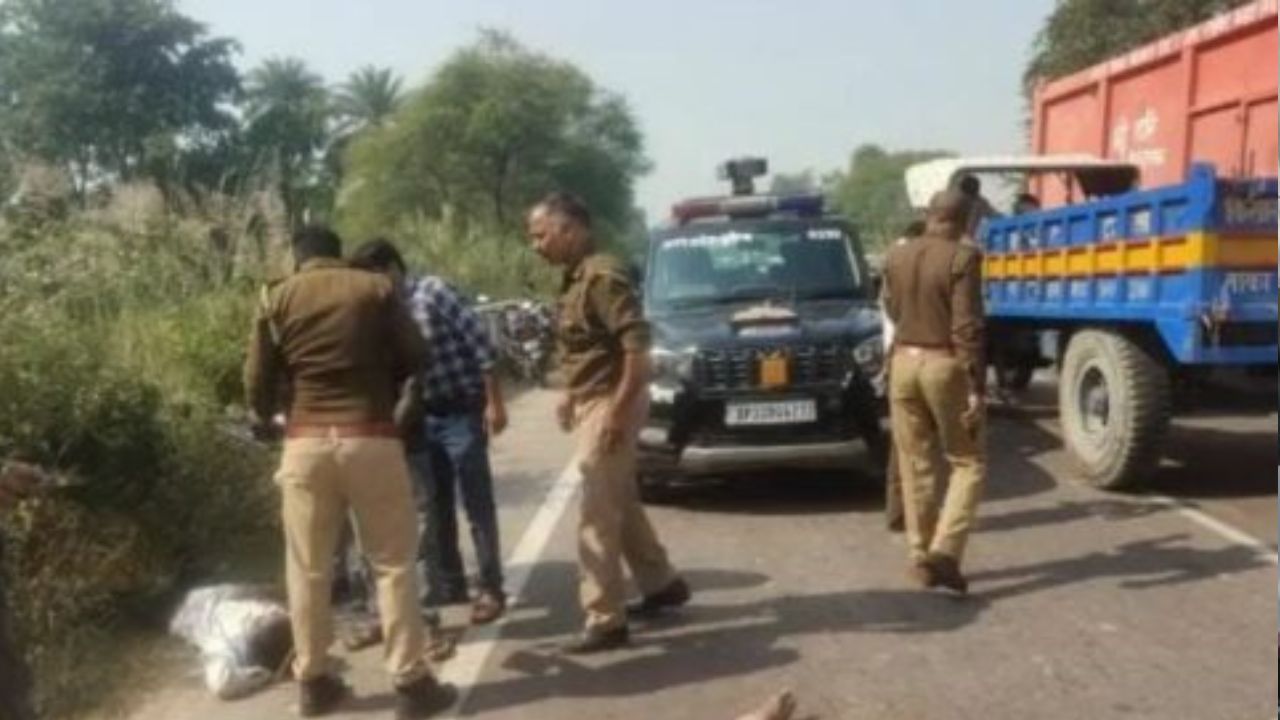 Barabanki Accident: रफ्तार का कहर! बाइक सवार युवकों को कुचलता चला गया डंपर