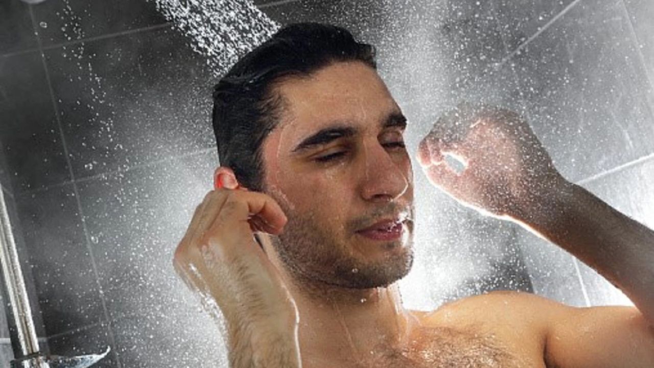 Lifestyle News: सर्दियों में ठंडा या गर्म पानी? डॉक्टरों ने बताया कैसे नहाना है सबसे सुरक्षित और फायदेमंद