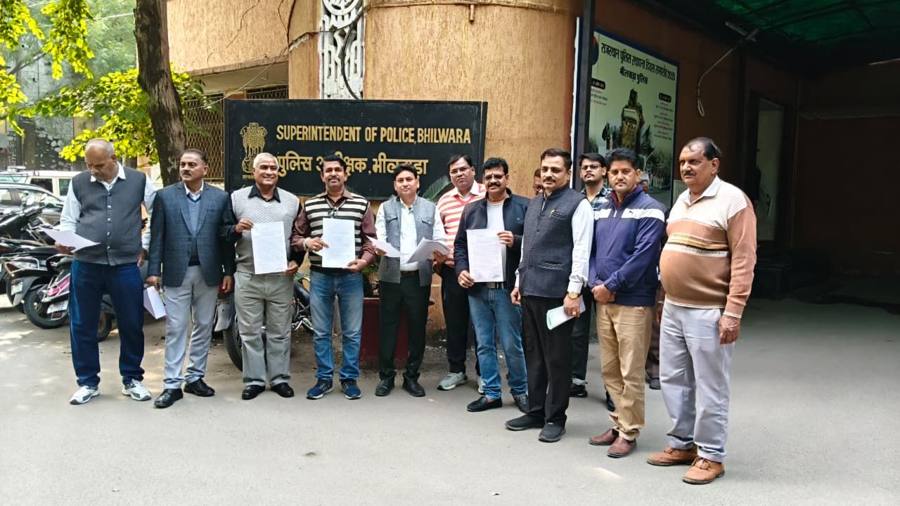 ब्राह्मण समाज की बेटियों पर अभद्र बयान से मचा बवाल, विप्र फाउंडेशन ने सौंपा ज्ञापन; आईएएस पर कठोर कार्रवाई की मांग