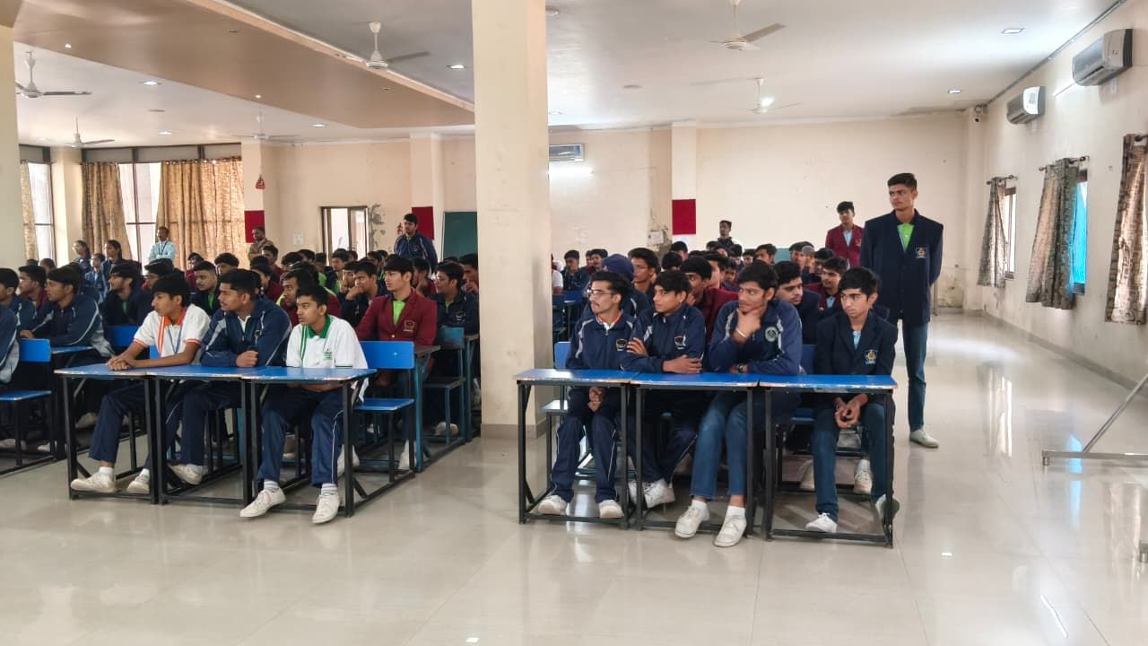 सचिव विशाल भार्गव ने स्थाई लोक अदालत की कार्यप्रणाली और उसकी उपयोगिता के साथ-साथ बच्चों की सुरक्षा हेतु बाल वाहिनी नियमों की जानकारी दी। उन्होंने बताया कि समय-समय पर स्कूल वाहनों की जांच कर आवश्यक कार्यवाही की जाएगी, जिससे बच्चों की सुरक्षा सुनिश्चित हो सके।