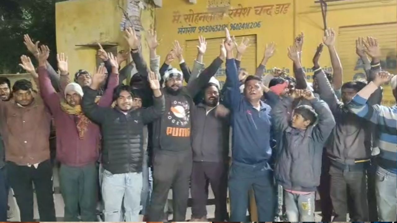 Bhilwara News: यूरिया खाद की कालाबाजारी पर किसानों का फूटा गुस्सा, कीमतों के विरोध में हल्लाबोल