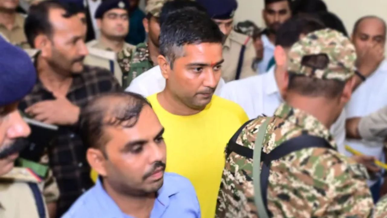 छत्तीसगढ़ शराब घोटाले में ED की बड़ी कार्रवाई, पूर्व CM भूपेश बघेल के बेटे चैतन्य की करोड़ों की संपत्ति कुर्क