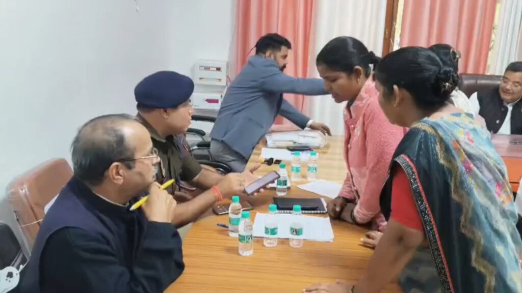 Cabinet Minister Jaiveer Singh's rapid statements in Mainpuri