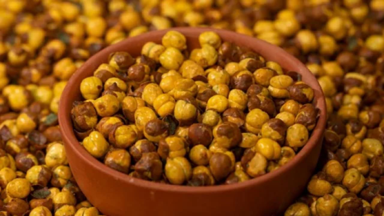 Lifestyle News: अगर आप भी खाते हैं भुने चने, तो सावधान; बढ़ सकता है कैंसर का खतरा