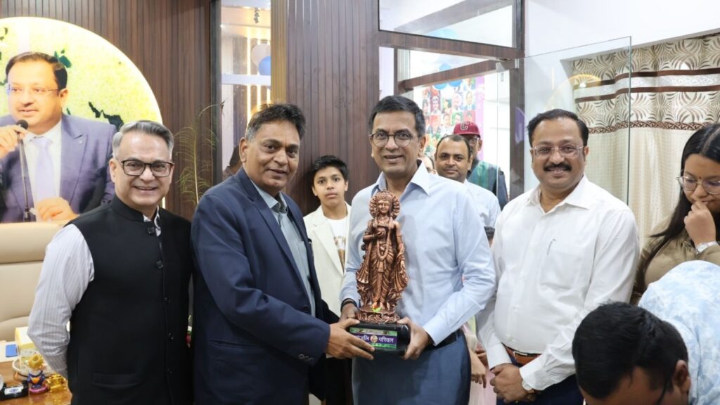 Chief Spokesperson of Swami Ramdev and Patanjali Yogpeeth SK Tijarawala falicitates Dr Chandrachud