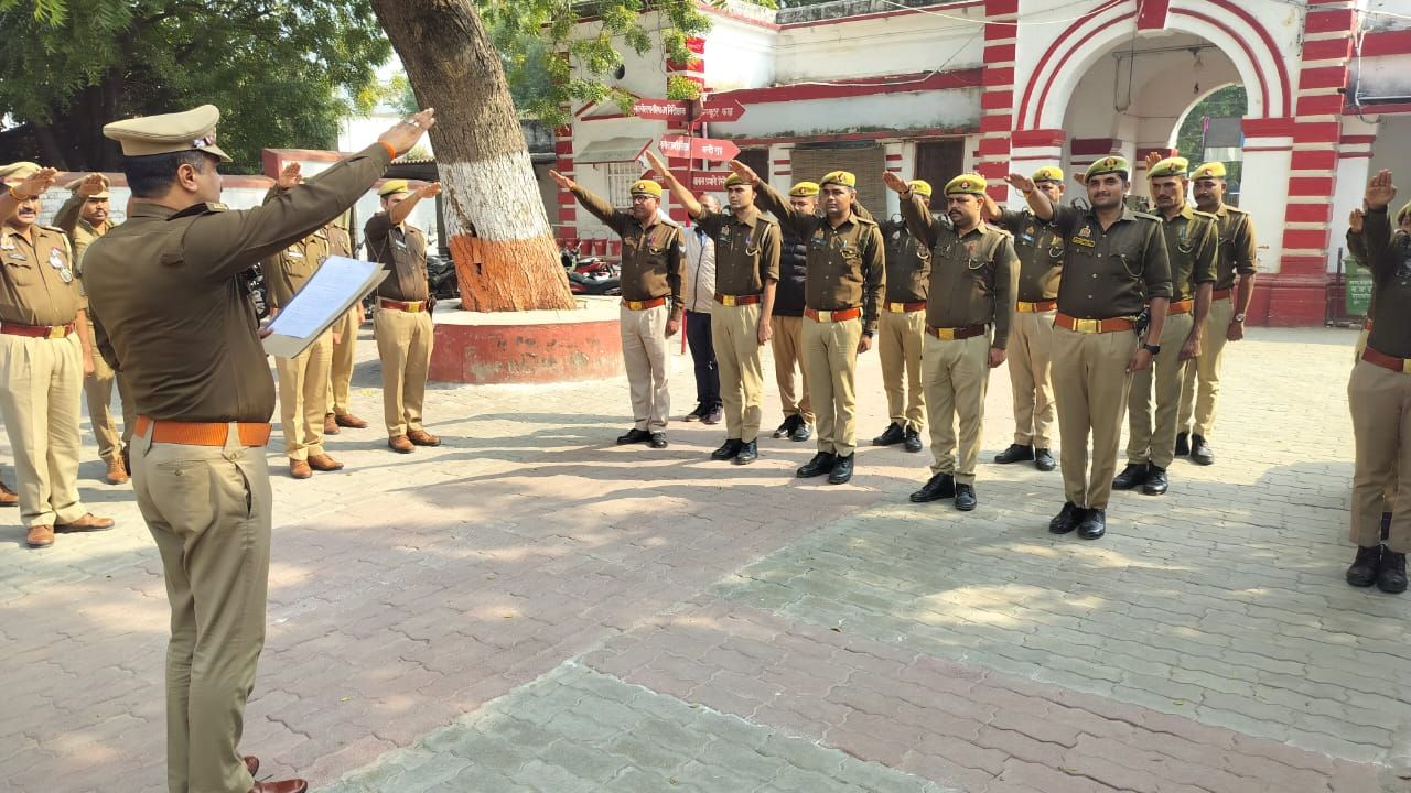 रायबरेली में संविधान दिवस का कार्यक्रम आयोजित: अधिकारियों और छात्रों ने ली शपथ, देश की एकता को किया सम्मान