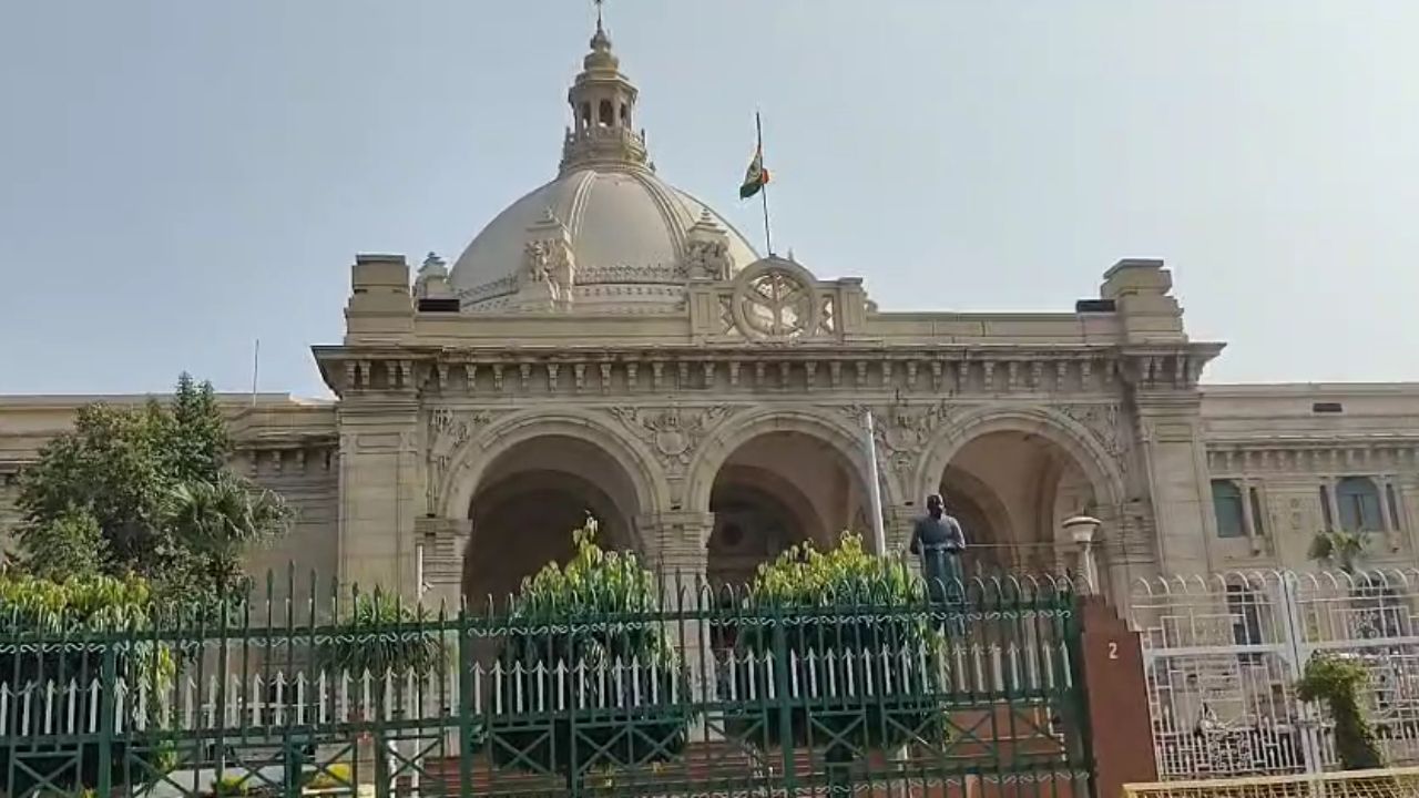 Lucknow News: लखनऊ के लुलु मॉल में मिला धमकी भरा पत्र, राजधानी में बढ़ाई गई सख्ती