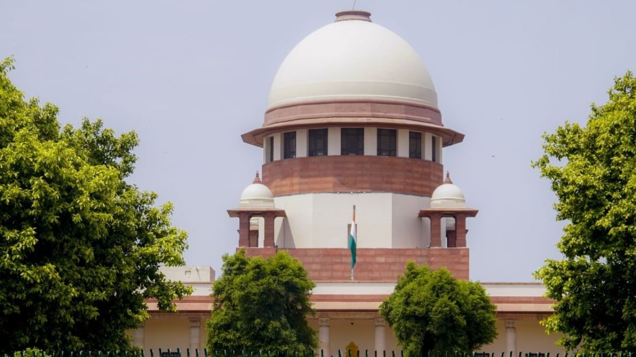 सुप्रीम कोर्ट ने आर्मी ऑफिसर सैमुअल कमलेसन की याचिका खारिज की, कहा–सेना में अनुशासन सबसे ऊपर