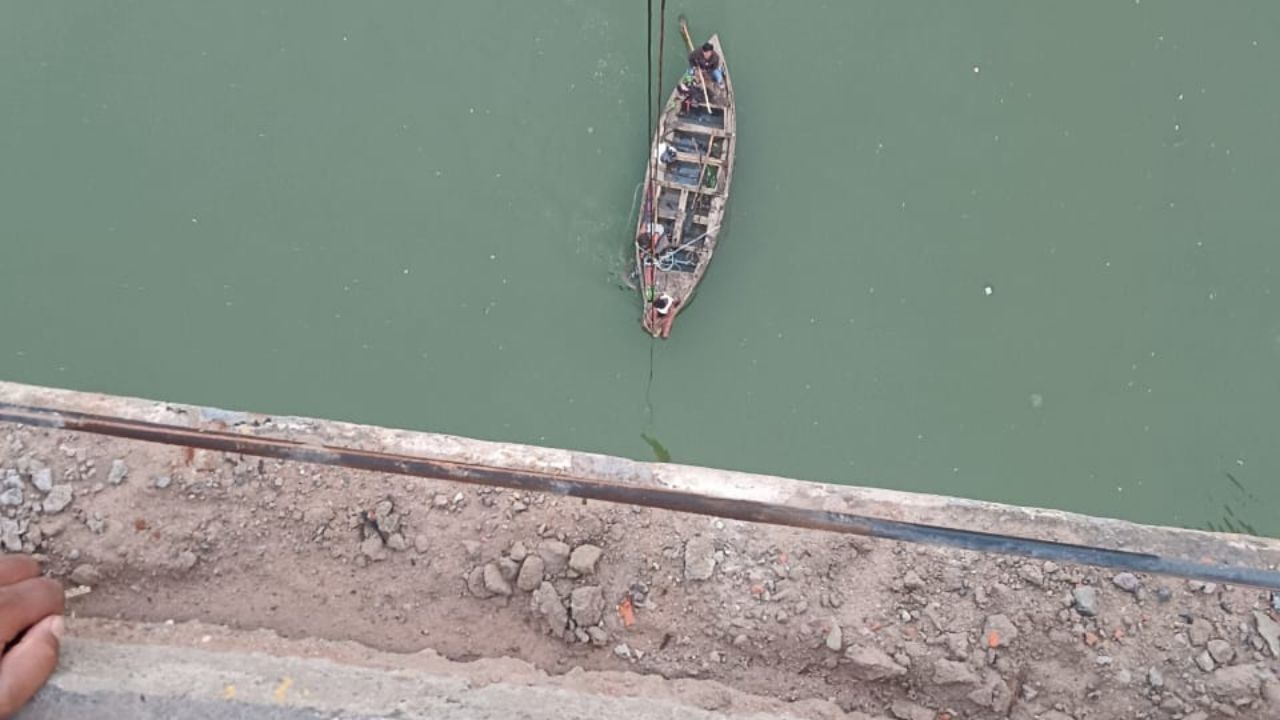 यमुना पुल पर बड़ा हादसा, ट्रेलर ने ट्रैक्टर को मारी जोरदार टक्कर; जानें पूरा मामला