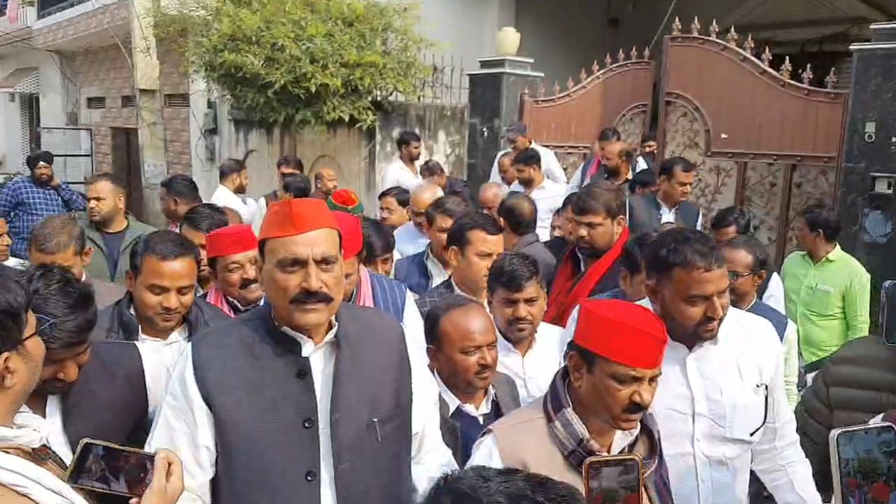 Video: रोहिताश पाल हत्या केस, सपा नेताओं ने किया परिवार से मुलाकात