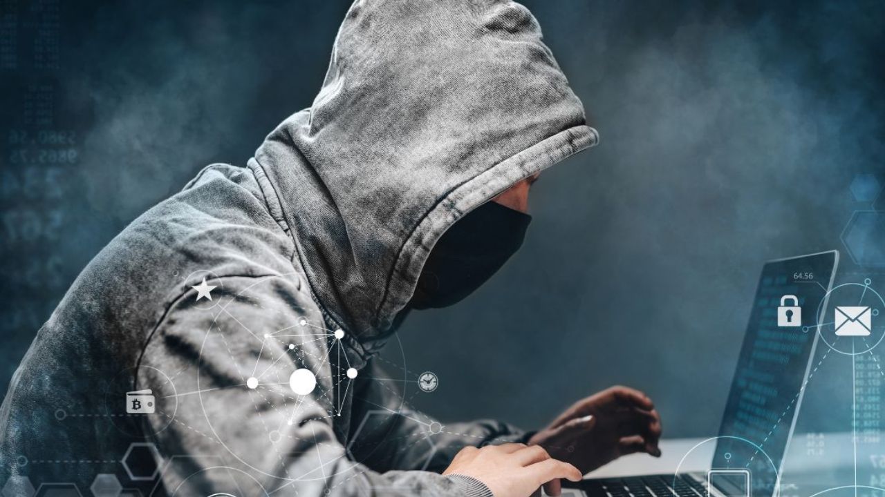 यूपी मंत्री का बेटा हुआ साइबर क्राइम का शिकार, दिल्ली में फर्जी खाता खुलवाकर किया करोड़ों का फर्जीवाड़ा; पढ़ें पूरी खबर