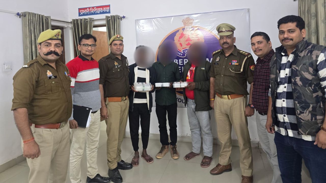 फर्जी IPS बनकर देशभर में साइबर ठगी, फतेहपुर पुलिस ने पूरे गिरोह का फोड़ा भांडा; पूरा गांव शामिल होने का शक