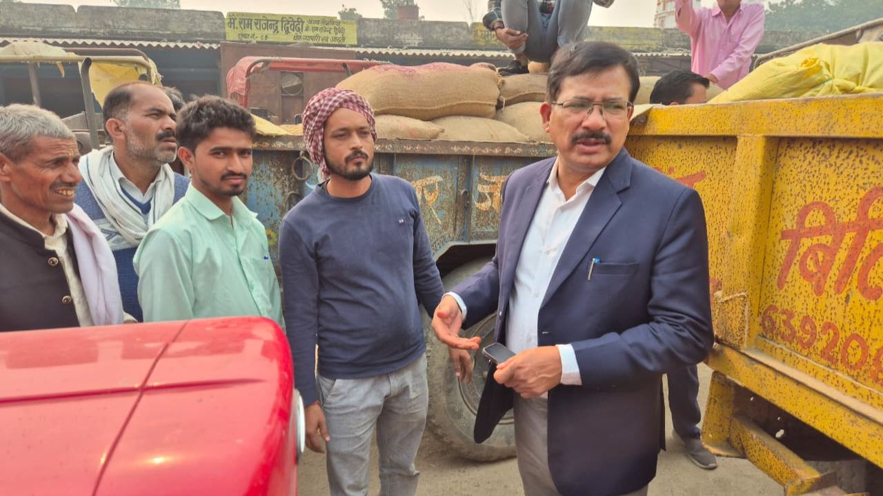 जालौन गल्ला मंडी में अचानक DM के पहुंचने से मचा हड़कंप, जानें क्या है वजह