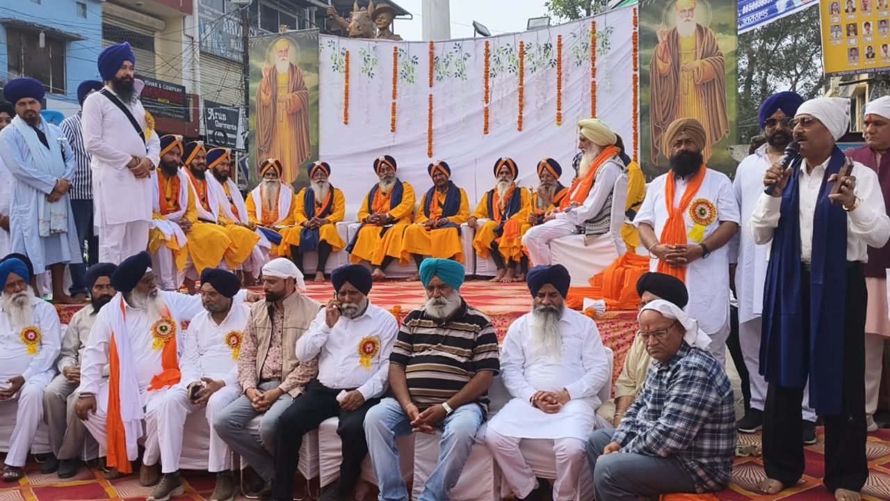 Dehradun: डोईवाला में छाया श्रद्धा और सेवा का रंग! गुरु नानक देव जी का 556वां प्रकाश पर्व बना अद्भुत उत्सव