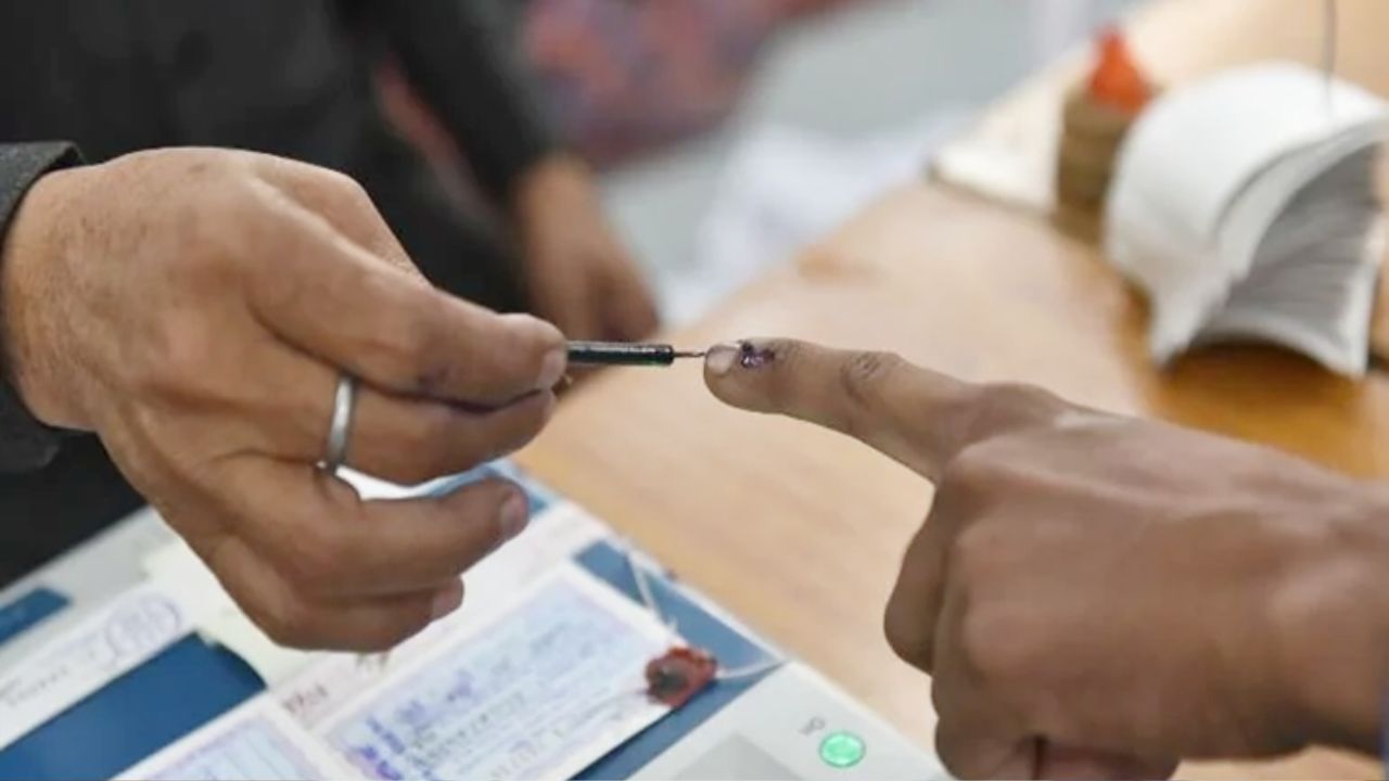 Delhi MCD BY Election 2025: दिल्ली नगर निगम की 12 सीटों के लिए उपचुनाव के लिए वोटिंग आज, जानें पूरा समीकरण