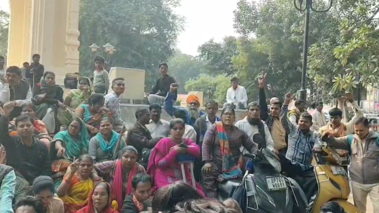 दिव्यांग महागठबंधन का जोरदार प्रदर्शन, सरकारी विभागों की नियुक्ति पर उठाए सवाल; क्या है दिव्यांगों की मांग?