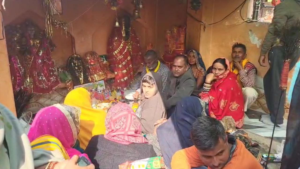 मैनपुरी में अंधविश्वास का बड़ा खुलासा, आस्था के सहारे चल रहा झाड़-फूंक का कारोबार
