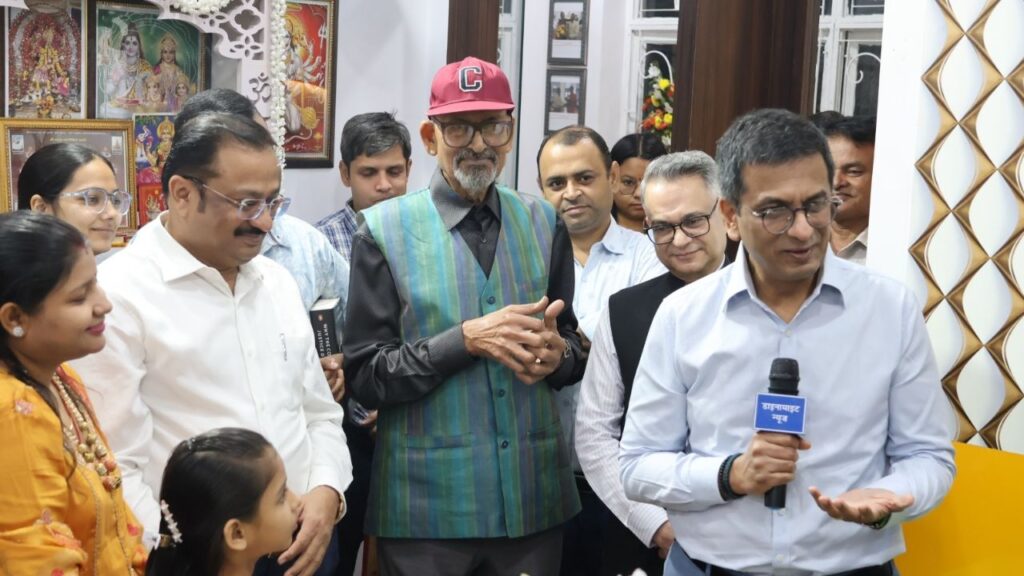 Dr Chandrachud advises young journalists to take care of their health