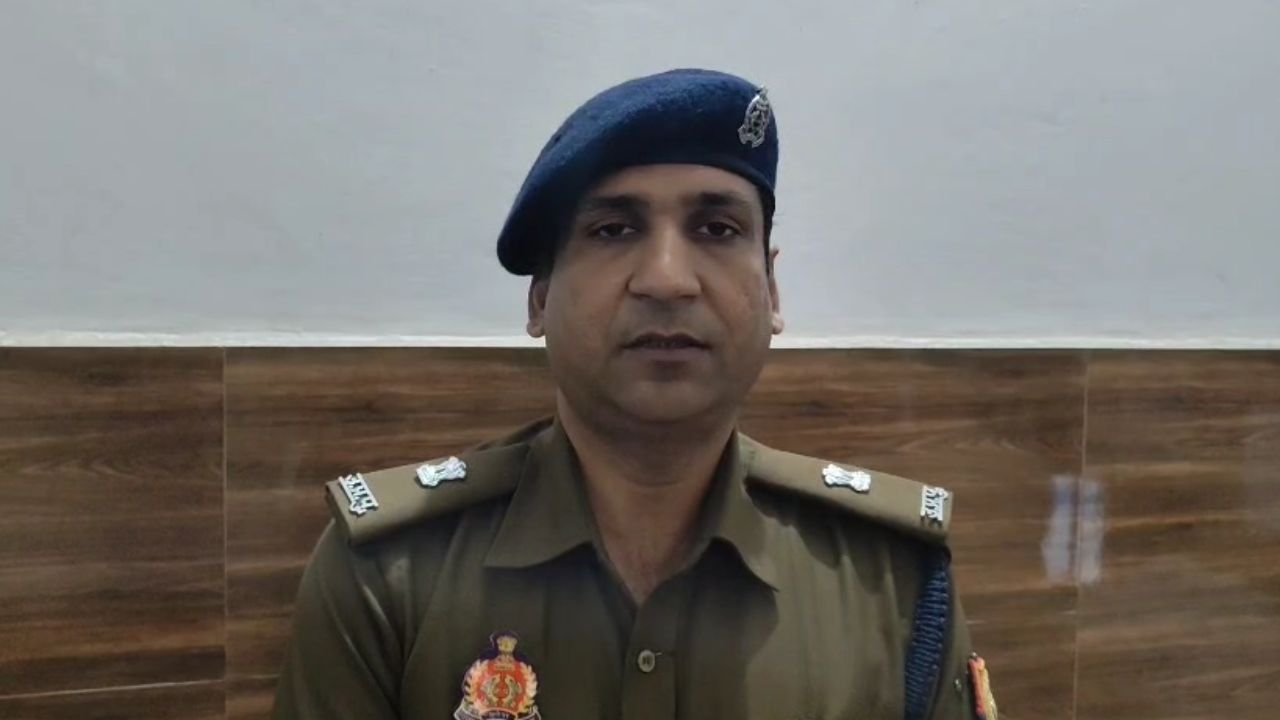 Bulandshahr News: गैंगरेप आरोपियों की गिरफ्तारी में लापरवाही, खुर्जा कोतवाली प्रभारी निरीक्षक लाइन हाजिर