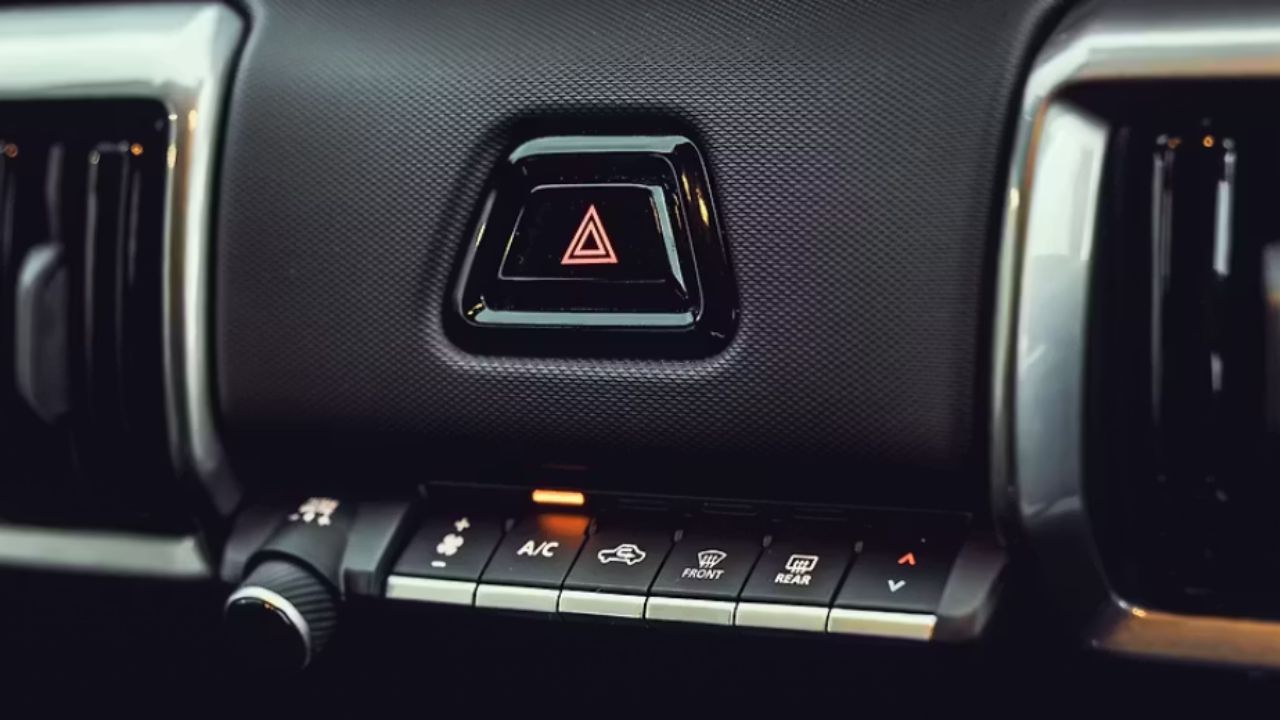 SUV में अब तक का सबसे प्रीमियम मारुति केबिन मिलेगा। इसमें डिजिटल क्लस्टर, बड़ी इंफोटेनमेंट स्क्रीन, कनेक्टेड फीचर्स और हाई-क्वालिटी मटेरियल सुविधा मिलेगी।