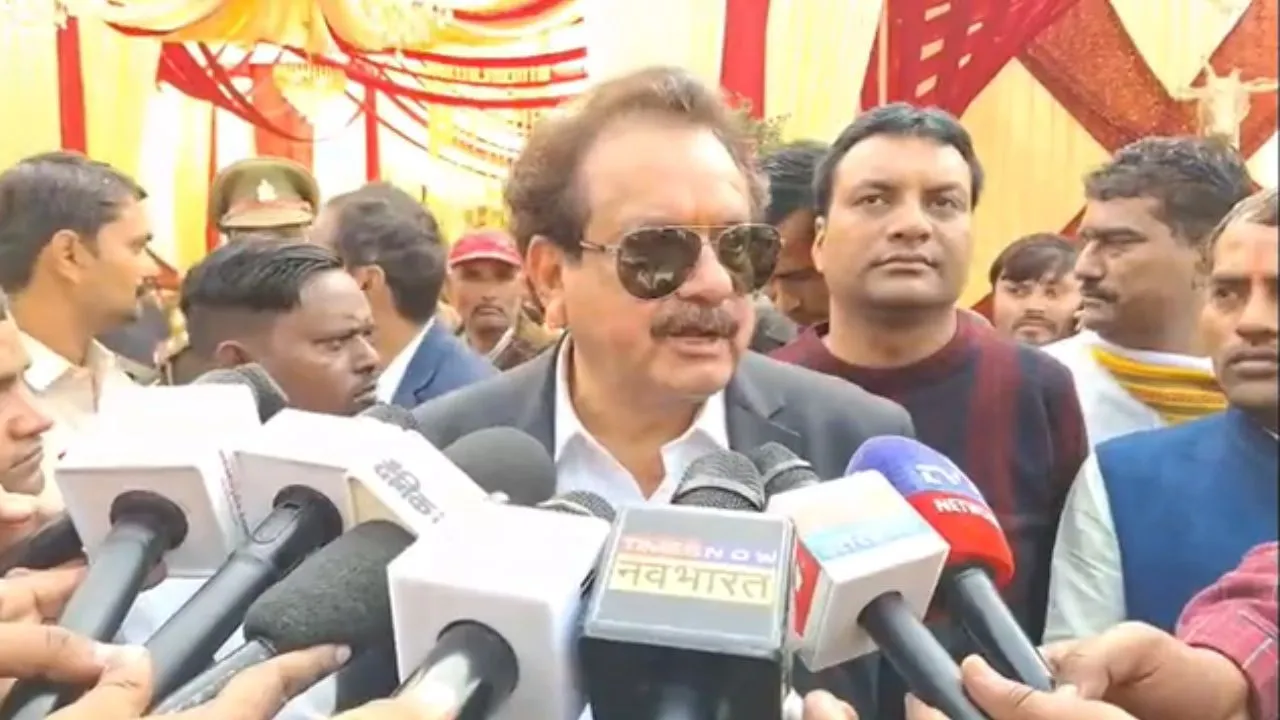 Video: सैफई शादी में केंद्रीय मंत्री ने कहा… क्या उनके खिलाफ बोलूं?