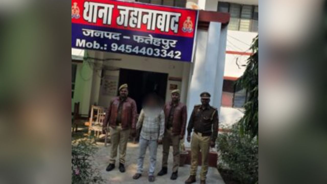 Fatehpur: गैंगस्टर एक्ट में वांछित 25 हजार का इनामी आरोपी गिरफ्तार