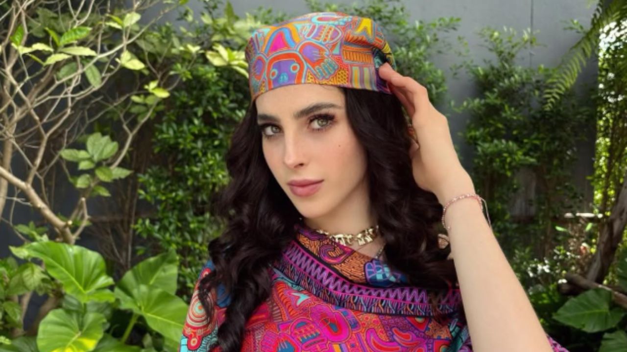 उनकी ड्रेस का शिमरी टेक्सचर और शानदार फिटिंग उन्हें एक परफेक्ट रनवे लुक देता है। हर एंगल से उनका कॉन्फिडेंस साफ नजर आता है। (img-insta/fatimaboschfdz)