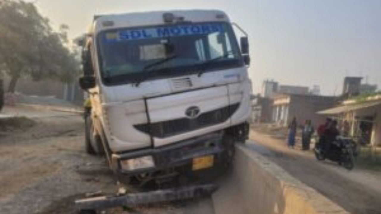 Gorakhpur News: रामजानकी मार्ग पर अधूरे डिवाइडर बने हादसों का सबब, निर्माण एजेंसी बनी मूकदर्शक