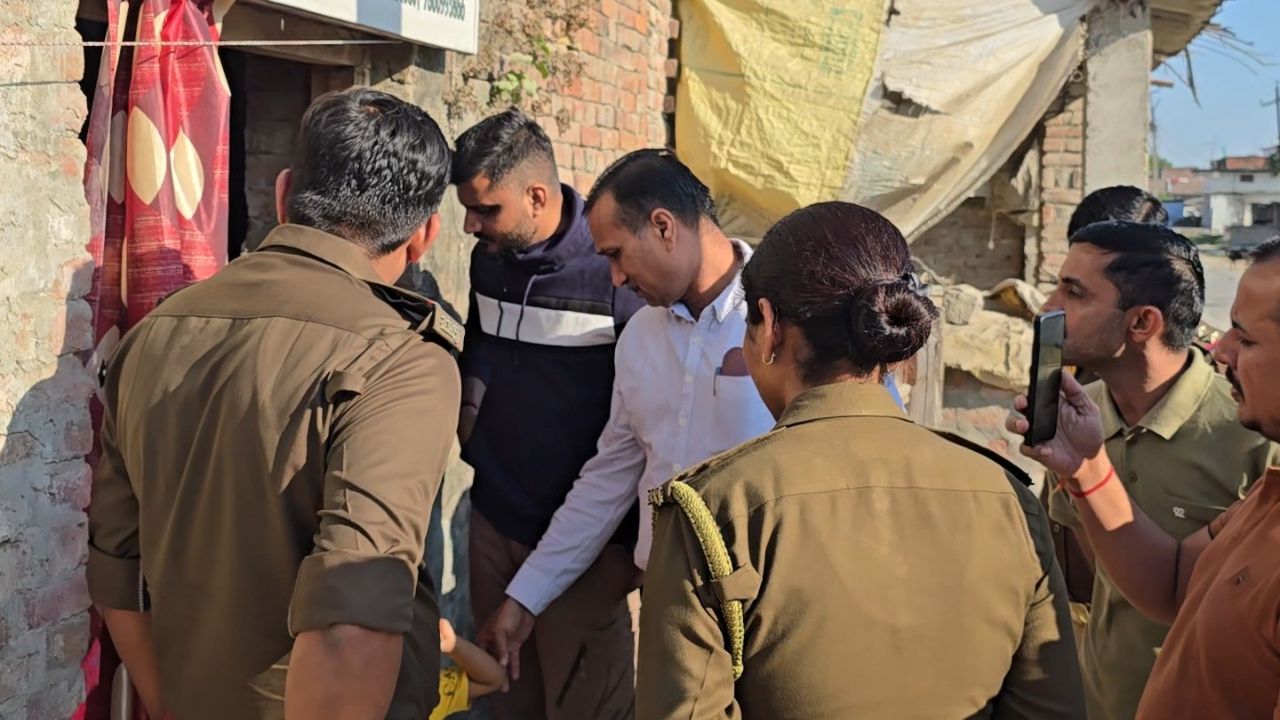 दिल्ली धमाके की जांच तेज, गुजरात ATS पहुंची लखीमपुर; संदिग्ध सुहेल के घर से कलमा लिखा काला कपड़ा बरामद