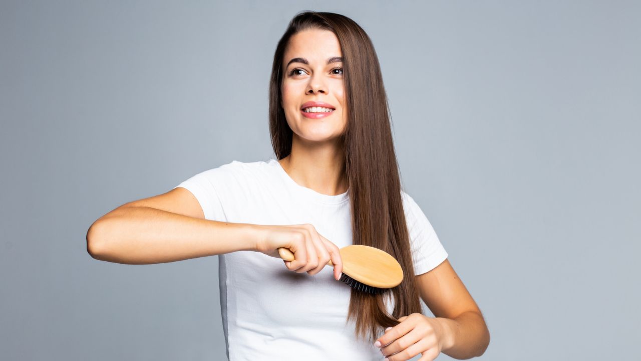 बालों की मजबूती और बढ़ोतरी के लिए जरूरी विटामिन्स: जानें कौन-कौन से हैं लाभकारी