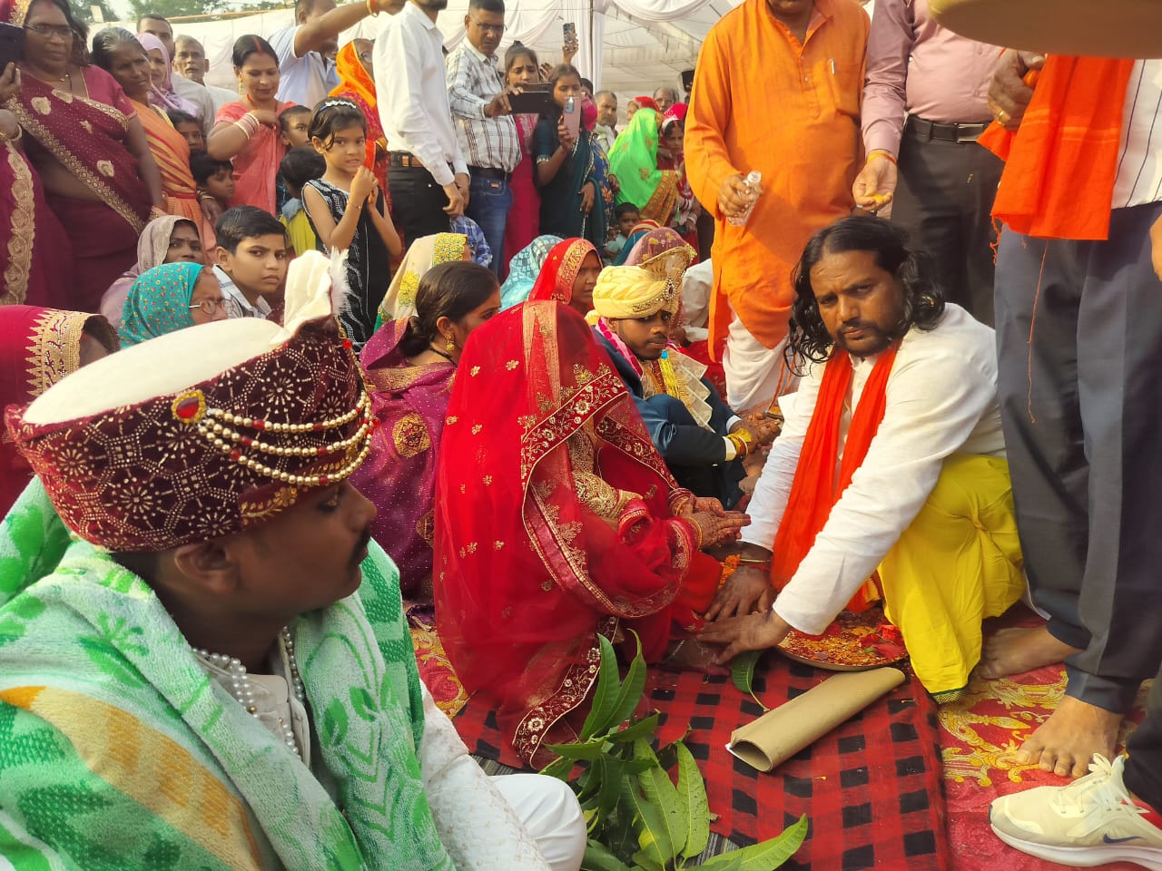 गोरखपुर में सामूहिक विवाह का भव्य नजारा, 108 कपल बने एक दूजे के साथी