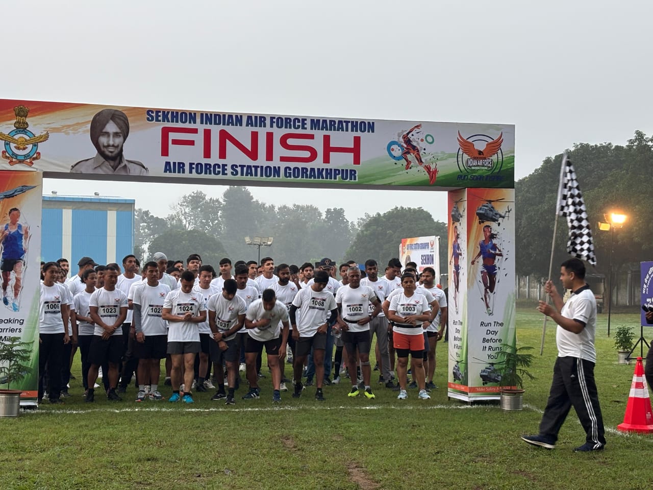 Gorakhpur: वायुसेना मैराथन का अनोखा नज़ारा, वीर सेखों की याद में दौड़ा शहर; जानें किसने दिखाया सबसे ज़्यादा जोश