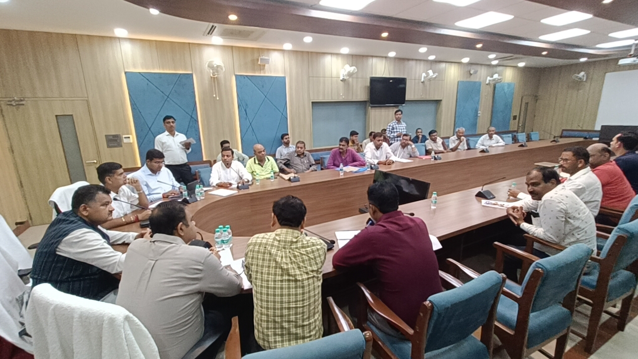 Gorakhpur: विरासत गलियारा परियोजना पर मंडलायुक्त की समीक्षा बैठक, इन मु्द्दों पर हुई गहन चर्चा