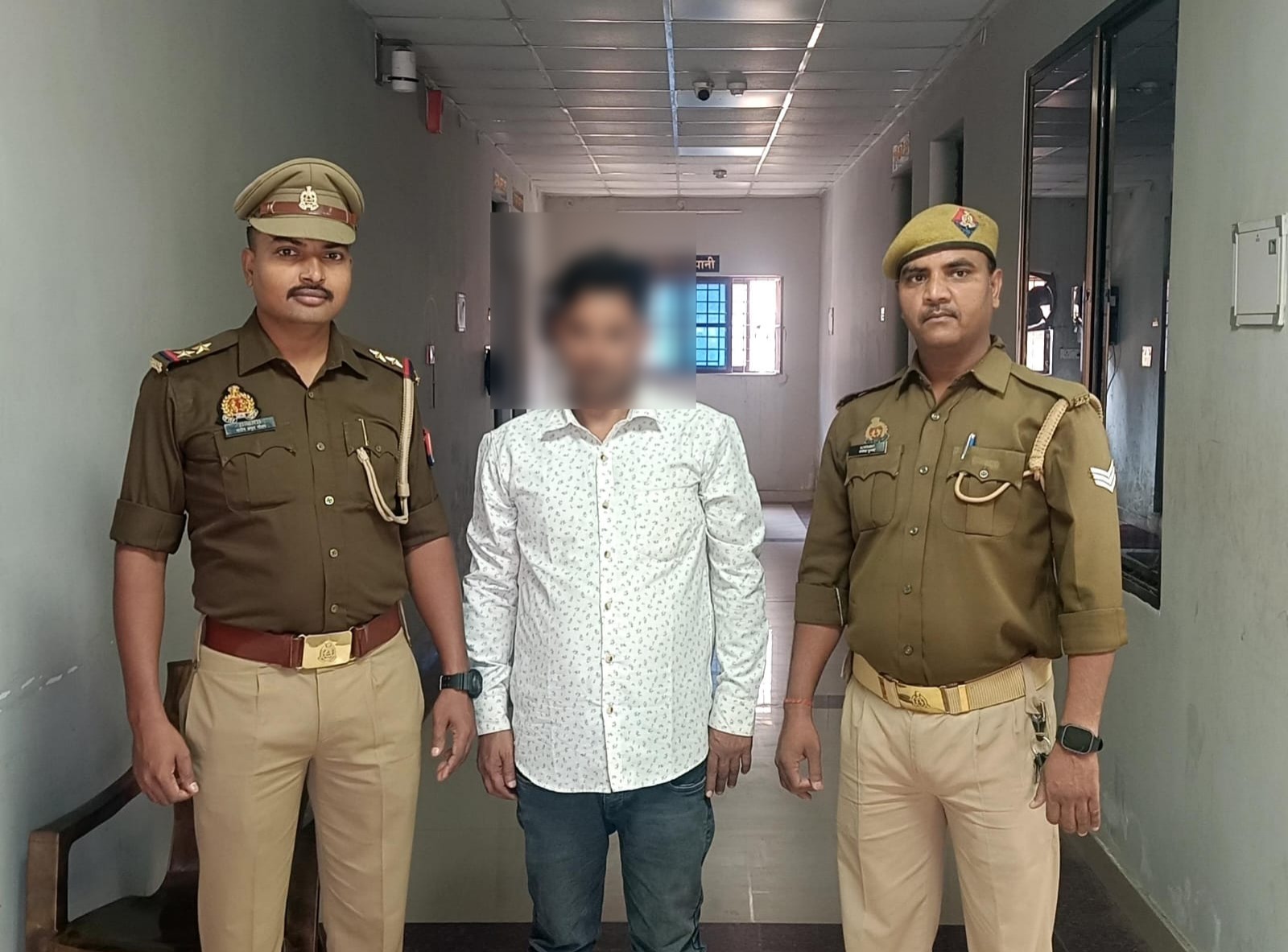 Gorakhpur: फिरौती और जान से मारने की धमकी मामले में था वांछित, पुलिस ने गैंगस्टर को ऐसे किया काबू