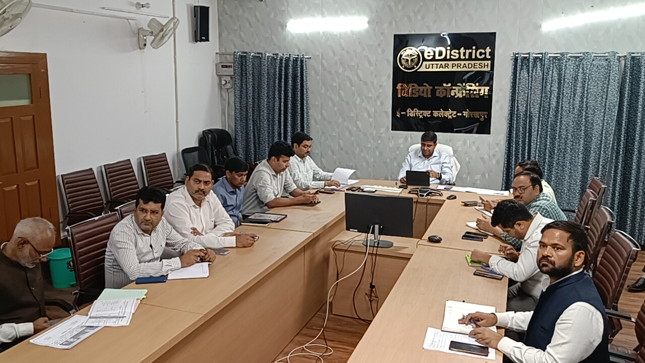 गोरखपुर में मतदाता सूची सुधार पर फोकस,  मुख्य निर्वाचन अधिकारी ने दिए डीएम दीपक मीणा को सख्त निर्देश
