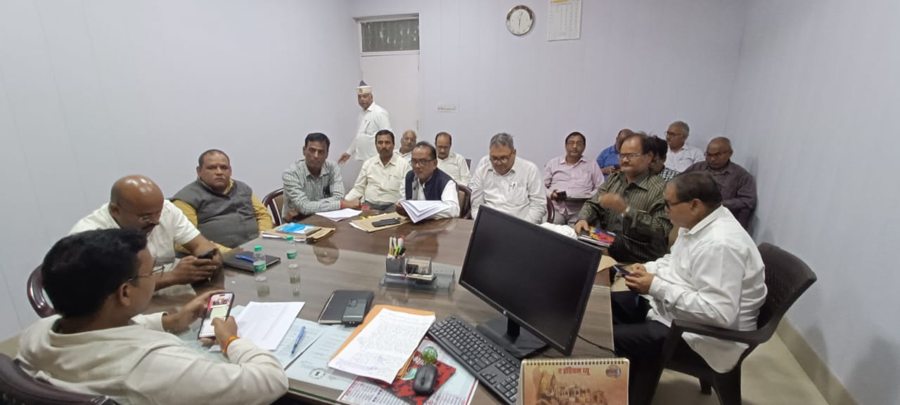 गोरखपुर सदर तहसील में विकास कार्यों की समीक्षा बैठक, अफसर बोले- लापरवाही बर्दाश्त नहीं होगी