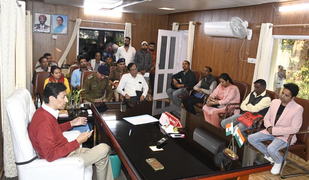 Nainital News: हल्द्वानी में आयोजित जनता मिलन कार्यक्रम में कई मामलों का तत्काल निपटारा